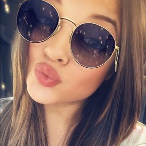 Meet your Posher, Karina